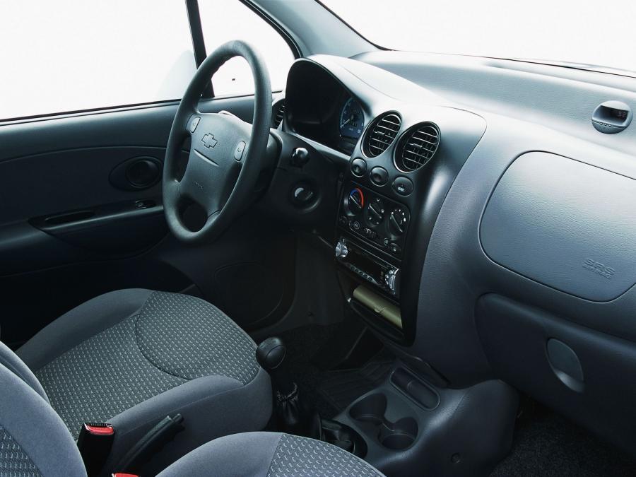 Интерьер Chevrolet Matiz 2004 года  (фото 5 из 16)